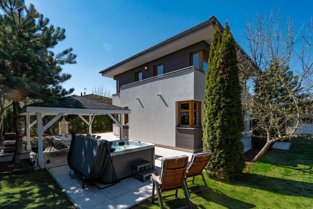 Serenity Prague Villa With Garden Jacuzzi Exterior photo